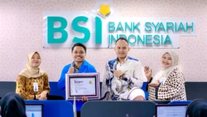 La Ode Darlin menyelesaikan studi sambil bekerja dan berkarya musik