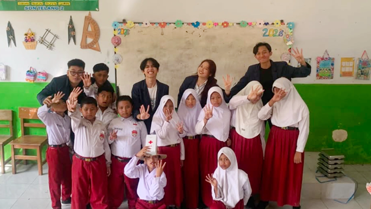 Edukasi pertolongan pertama luka ringan untuk siswa SD melalui praktik P3K dasar