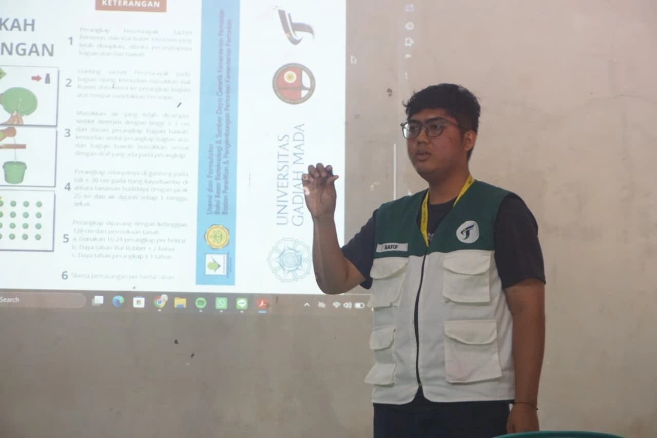 Tim KKN UGM Kenalkan Feromon Trap untuk Tekan Pestisida Kimia di Pacitan1