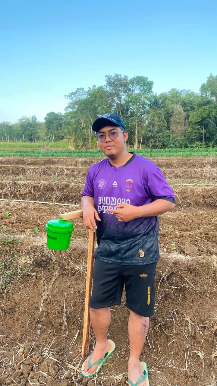 Tim KKN UGM Kenalkan Feromon Trap untuk Tekan Pestisida Kimia di Pacitan2