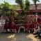 Gambar 1. Dokumentasi bersama guru dan staff di SD Negeri 2 Gampingan