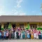 Gambar 1. Foto bersama mahasiswa KKN-Berdampak 119 UMM, pengajar TPQ, dan seluruh santri di halaman TPQ Desa Gampingan