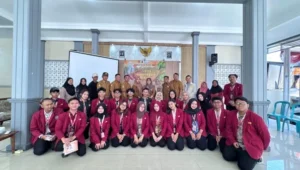 Gambar 1. Foto pembukaan mahasiswa KKN-Berdampak 119 UMM di Balai Desa Gampingan