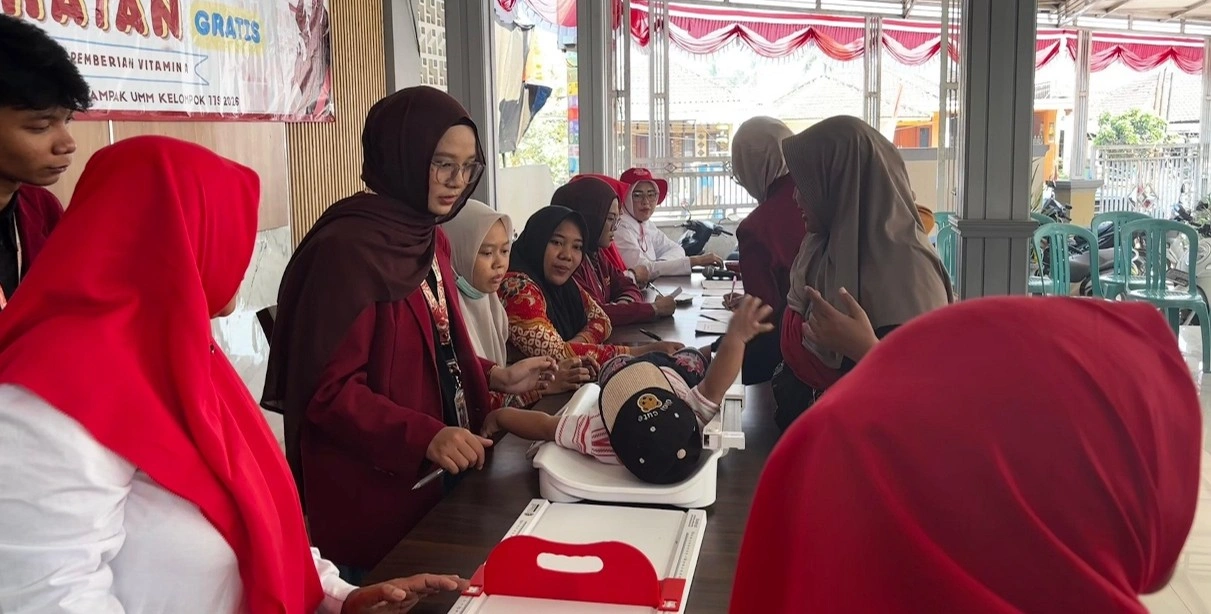 Gambar 2. Dokumentasi selama Cek Kesehatan Gratis berlangsung