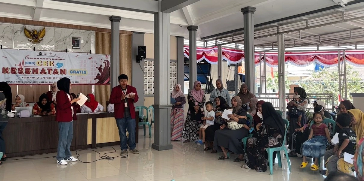 Gambar 3. Dokumentasi selama penyuluhan mengenai Diabetes Melitus berlangsung