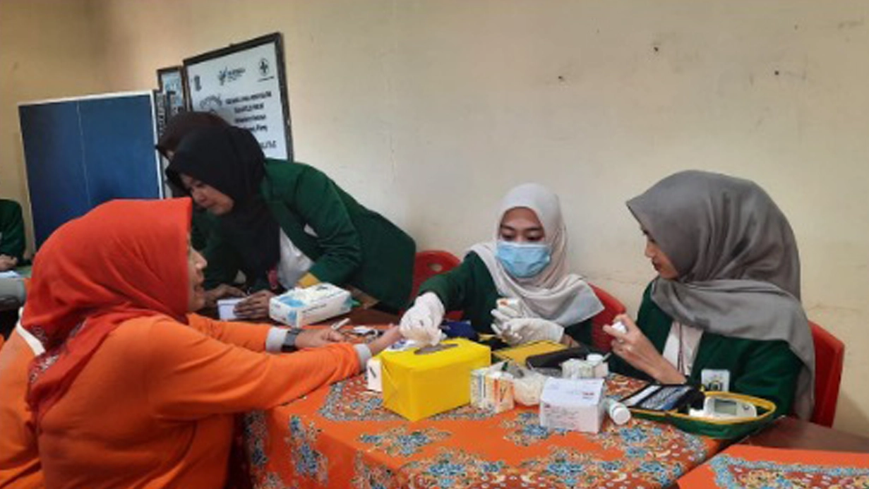 Kegiatan Gerakan Sehat Kedurus Di balai RT 05