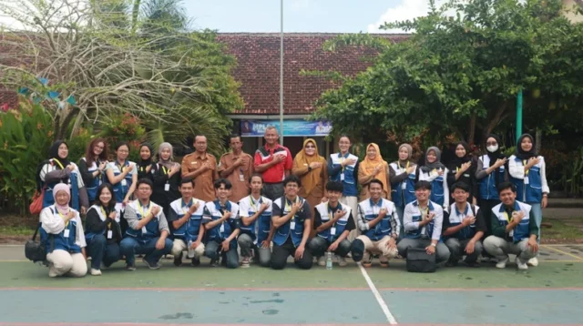Menekan Angka Putus Sekolah di Banyuwangi, KKN-PPM UGM Hadirkan Sekolah Alam dan Campus Fair di Tampo dan Cluring