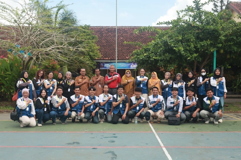 Menekan Angka Putus Sekolah di Banyuwangi, KKN-PPM UGM Hadirkan Sekolah Alam dan Campus Fair di Tampo dan Cluring