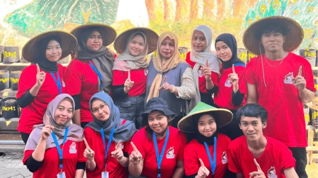 program penghijauan di Kampung Ngagel Rejo